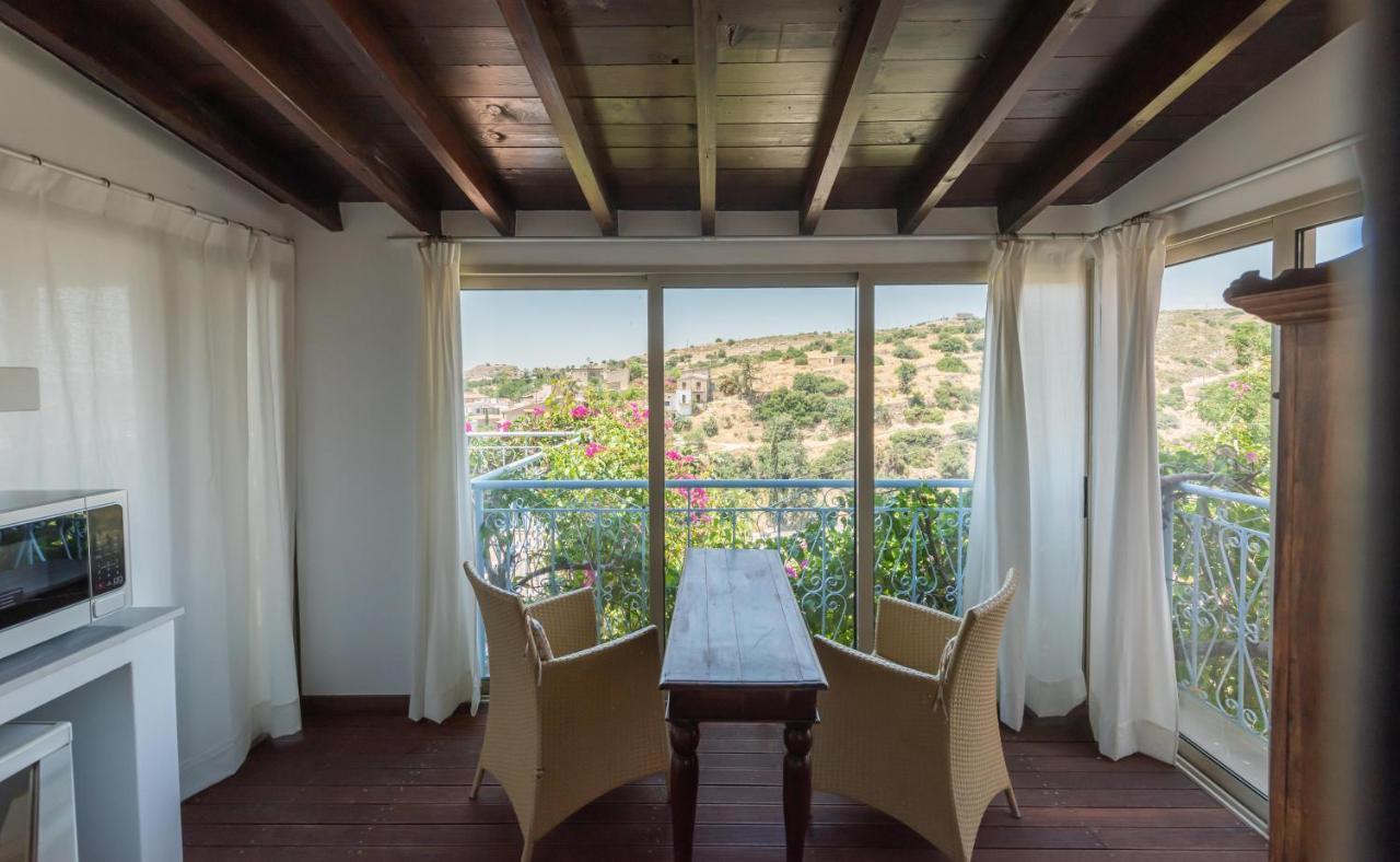 Adamos Hotel Apartments Τόχνη Εξωτερικό φωτογραφία