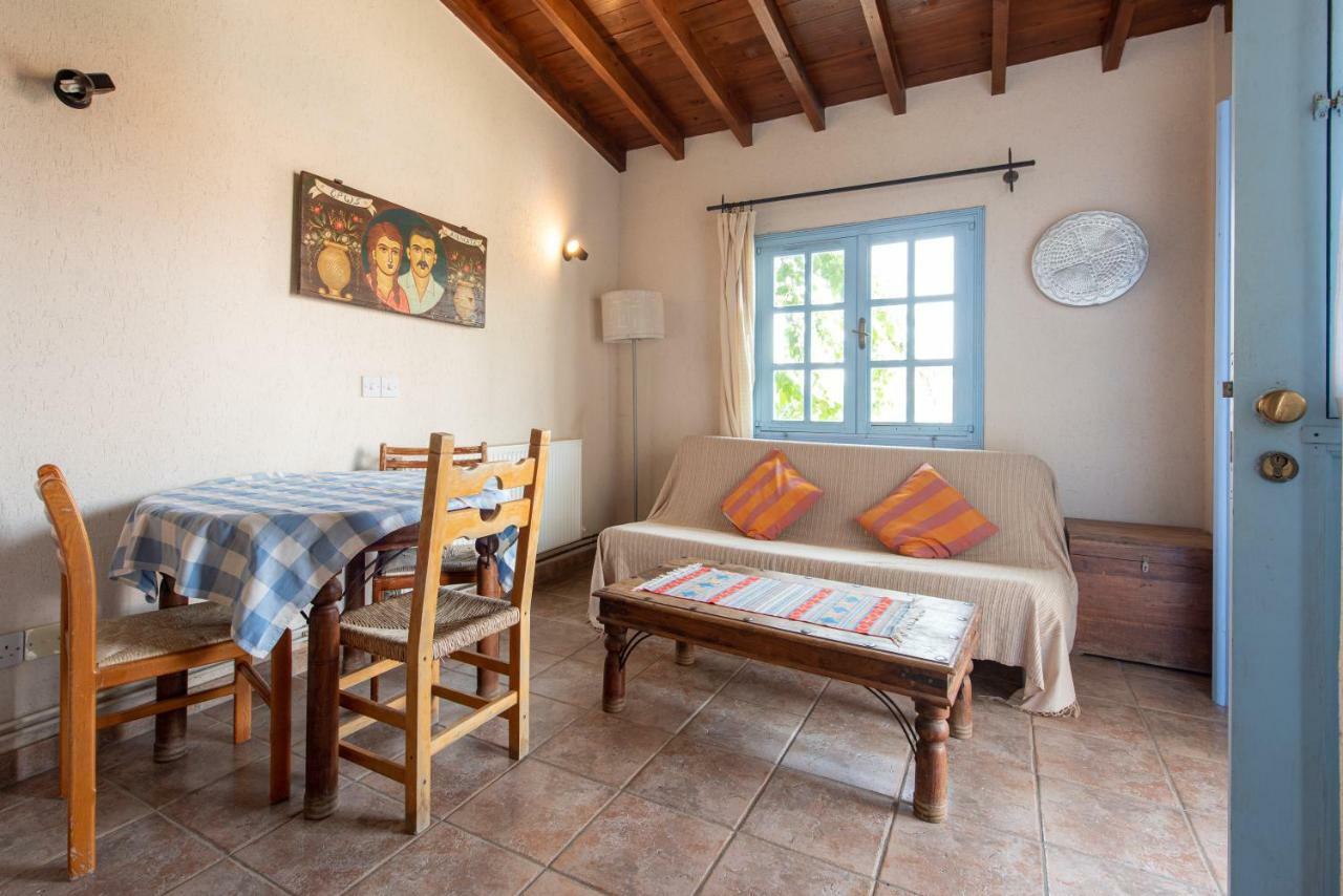 Adamos Hotel Apartments Τόχνη Εξωτερικό φωτογραφία